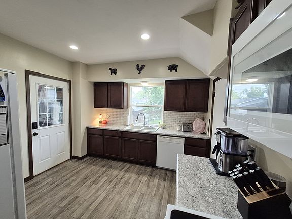 5th image of 706 2nd St SW
