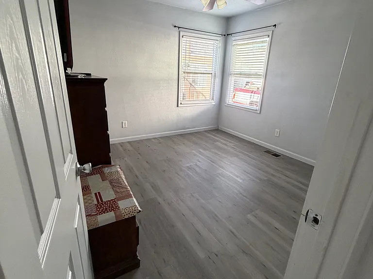 325 Mission St — Photo 16