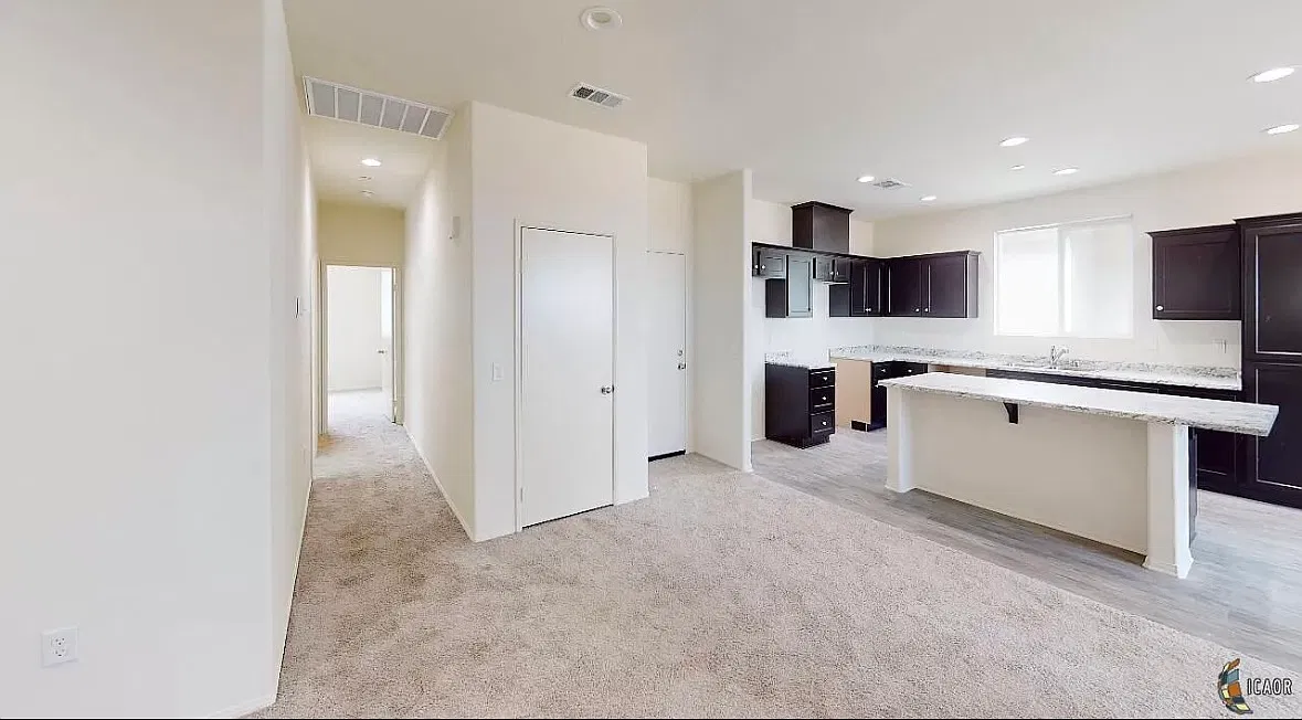 3 bed, 1307 sqft, $2,400 — Photo 4