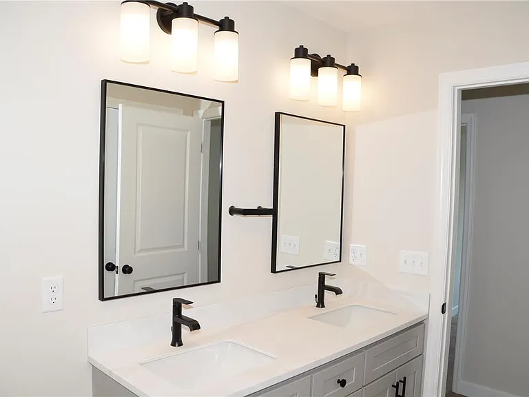 2905 Roosevelt St — Photo 3
