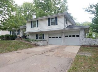 1017 SW Ingleside Pl, Lees Summit, MO 64081