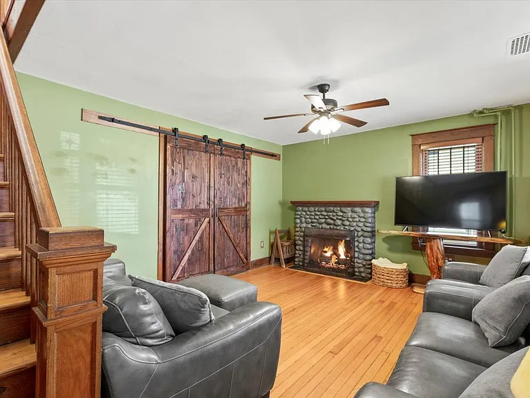 271 Delaware Ave — Photo 4