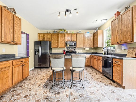5th image of 428 Cottesbrook Dr