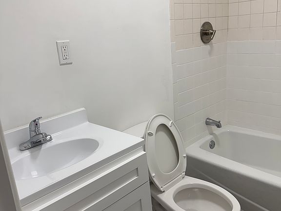 5th image of 219 W 70th St