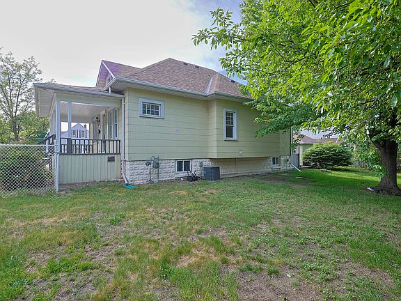 5th image of 452 Nelson St
