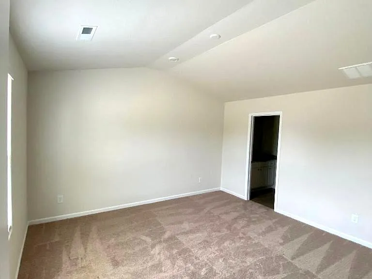 240 Harrow Ter — Photo 8