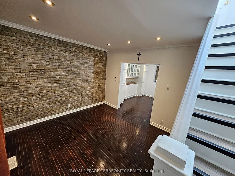 14 Hollis St — Photo 12