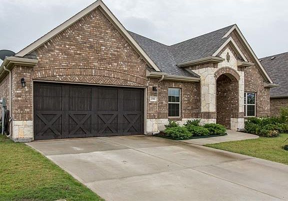 2nd image of 2500 Sabine Cir