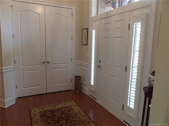 2nd image of 4118 Banfield Pl