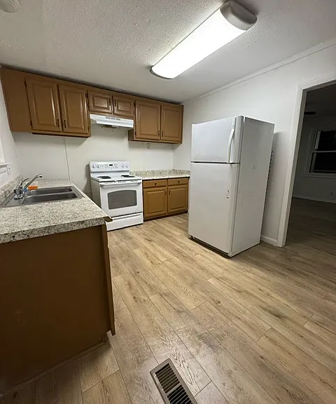 807 Eastview Dr — Photo 15