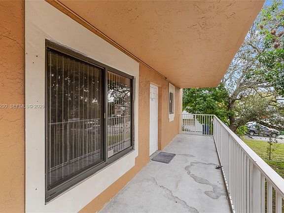 4th image of 6900 SW 39th St APT 208J
