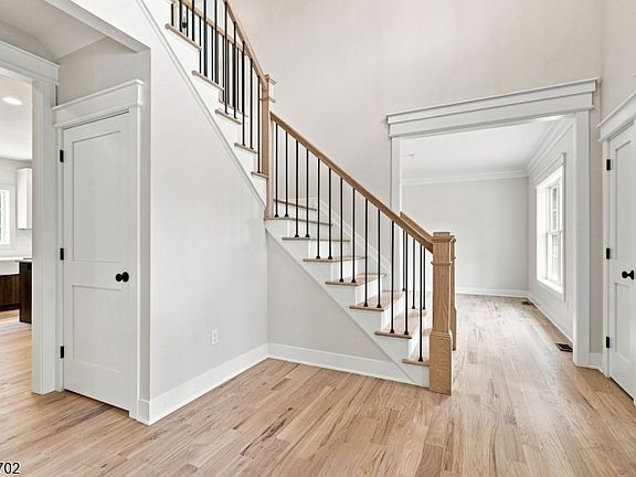 5th image of 6 Highland Meadows Road