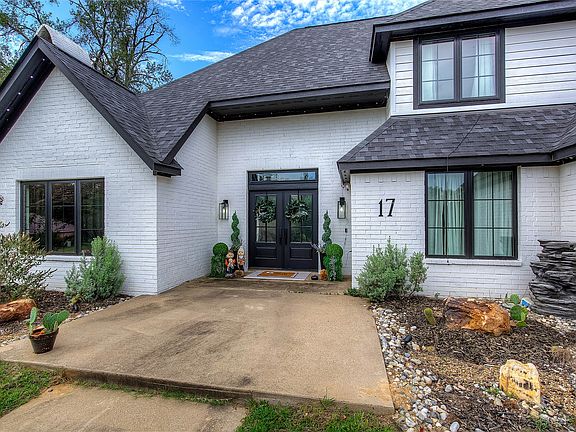 3rd image of 17 Jennifer Ln