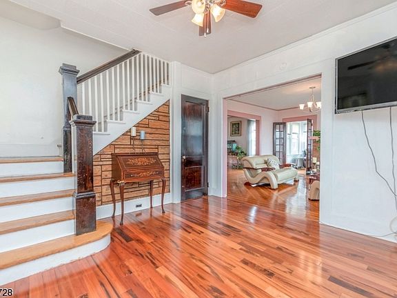 2nd image of 49 Kenwood Pl