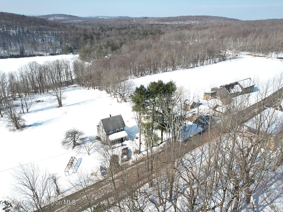 1st image of 301 Stump Pond Road