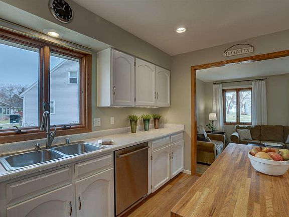 2nd image of 2590 N Norfolk Cir