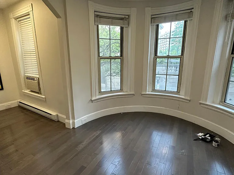 8-10 Clearway St #1 — Photo 4