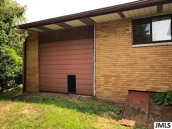 5th image of 11008 Oakwood Dr