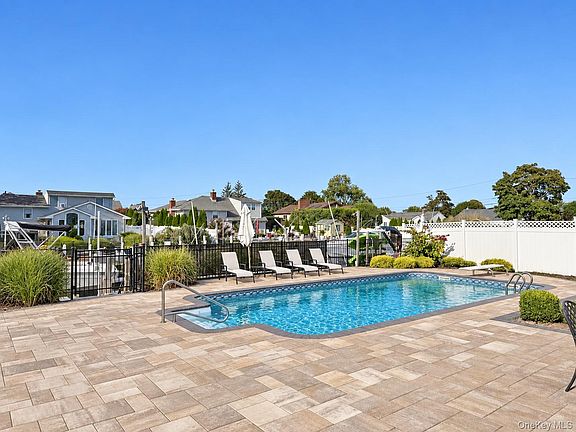 3rd image of 511 Devon Place
