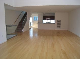 1110 E Carson Ave, Las Vegas, NV 89101
