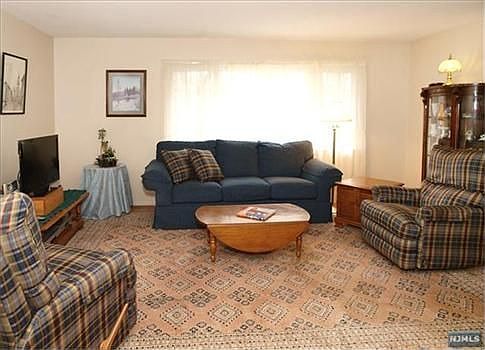 3rd image of 616 Hillsdale Ave