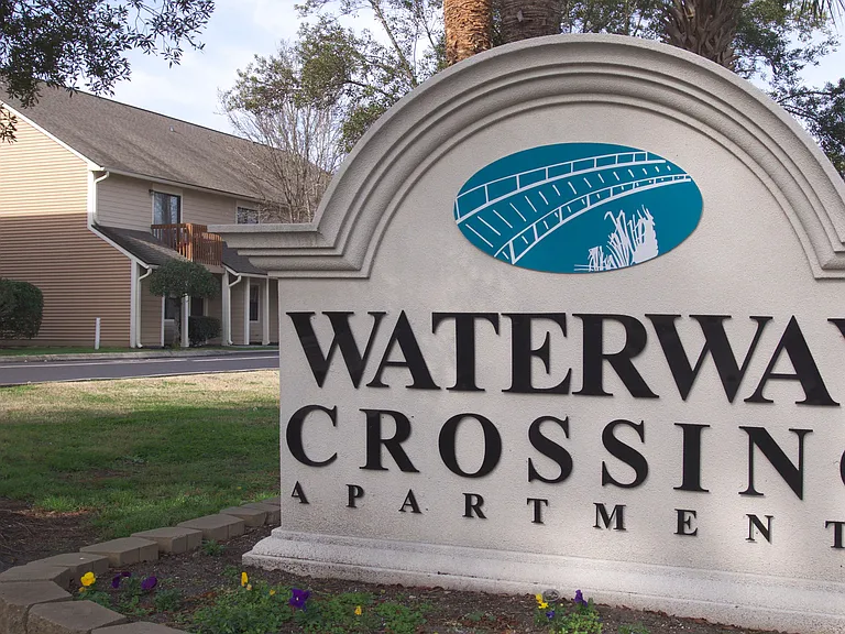 Waterway Crossing Apartments — Photo 29