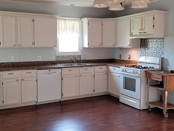 Lrg dine-in country kitchen