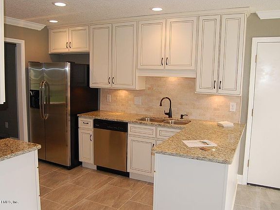 3rd image of 1747 Broken Bow Dr E