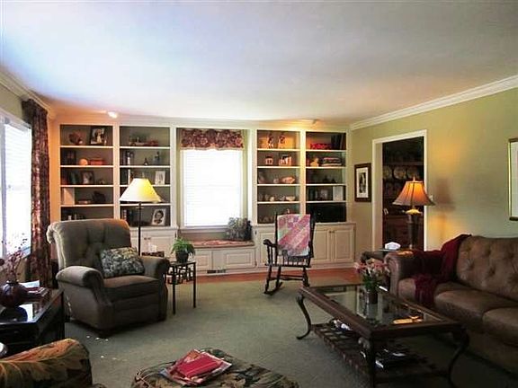 3rd image of 440 Claremoor Ave