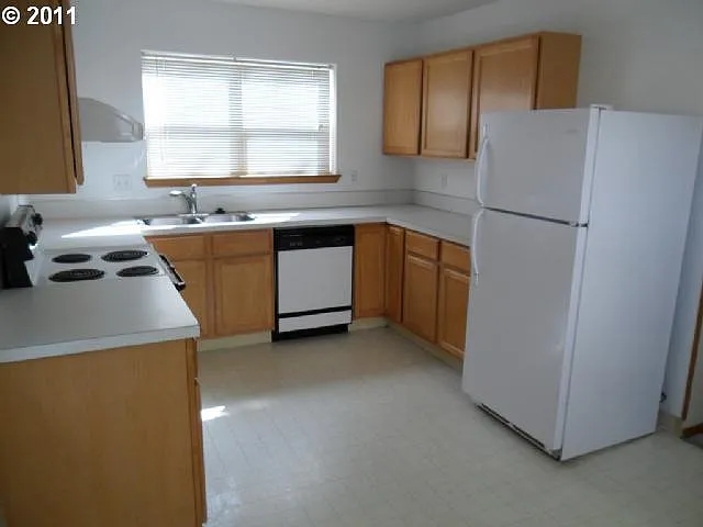 4708 N Haight Ave — Photo 5