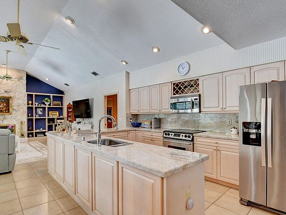 4th image of 17903 Foxborough Lane
