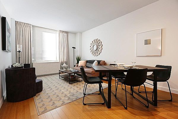 1st image of 320 W 38th St APT 703