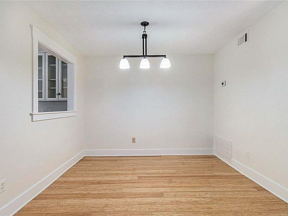 3rd image of 708 Woodcliff Dr