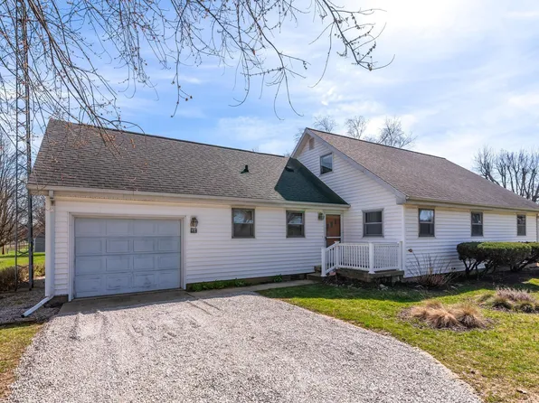 618 Allen Dr, Sweetser, IN 46987