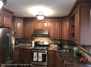 46 Girard St, Staten Island, NY 10307