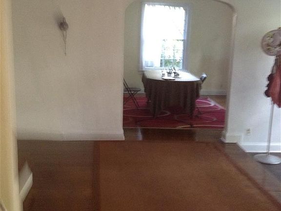 2nd image of 3237 Seymour Ave