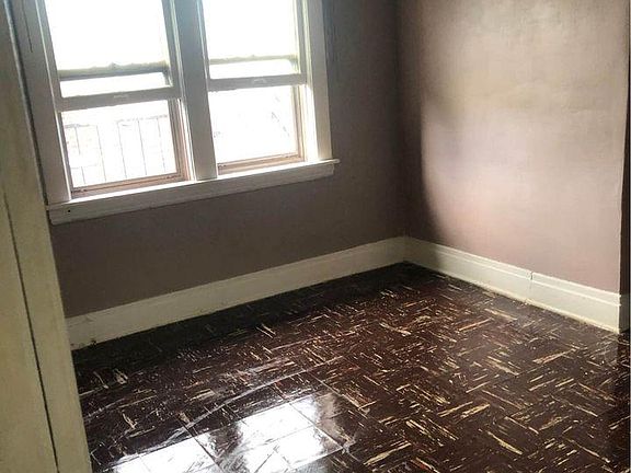 3rd image of 627 23rd St #3