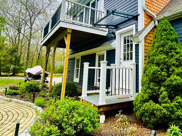 Outdoor view of apartment