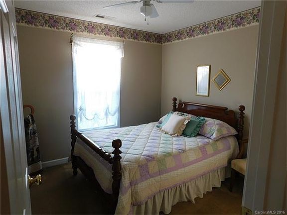 2nd image of 2601 Parkwest Dr