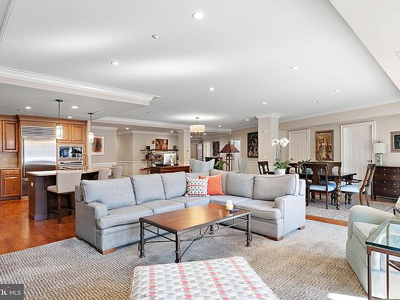 5th image of 1702 N Park Dr APT 33