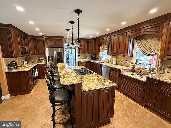 4th image of 586 Centerton Rd
