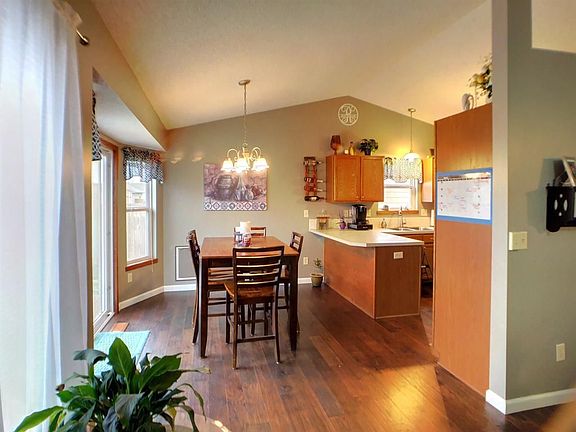 5th image of 4406 S Saint Paul Cir