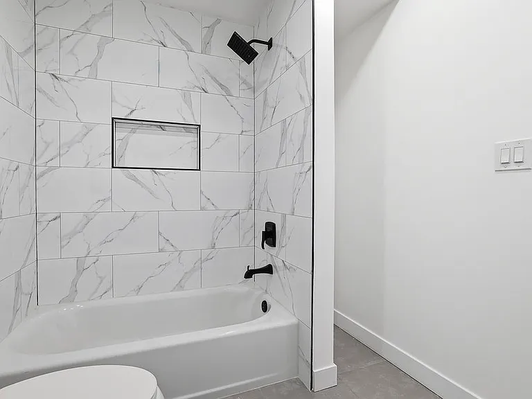 Encino Country Club Apartments — Photo 103