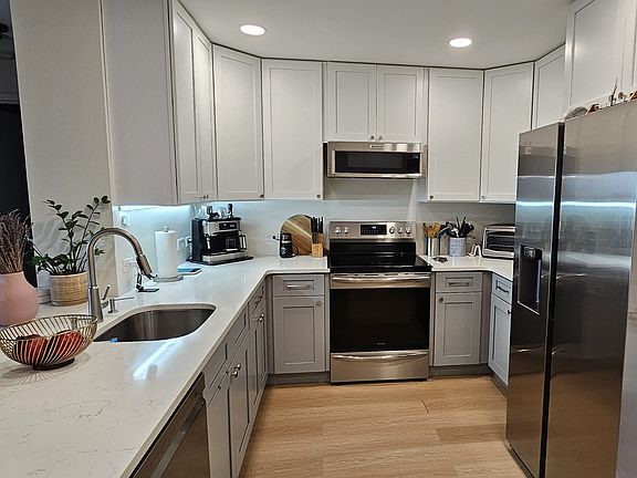 Stone countertop, breakfast