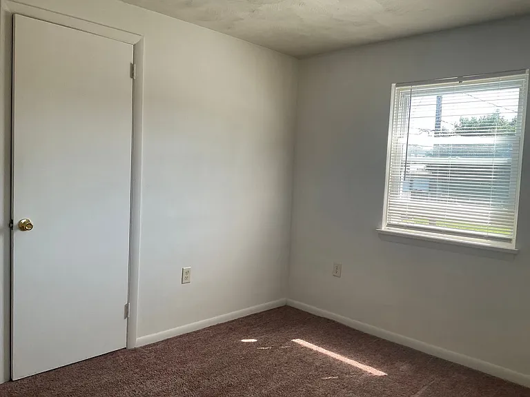 4790 Derry St — Photo 7