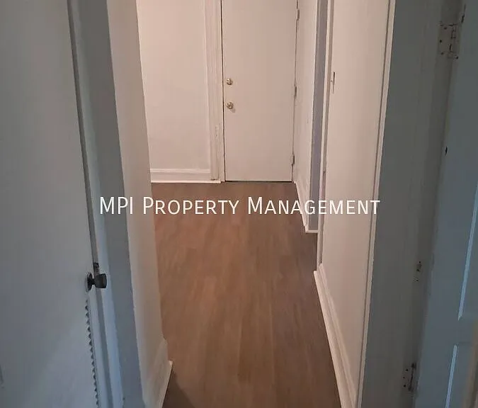 1128 S 32nd St — Photo 6