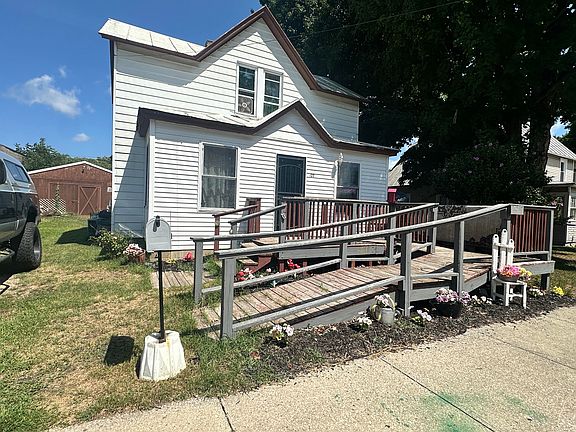 3rd image of 127 Hillsborough St
