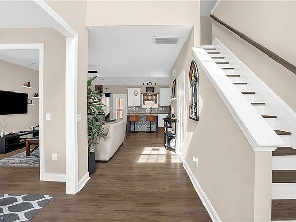 4th image of 5008 Tamarack Dr
