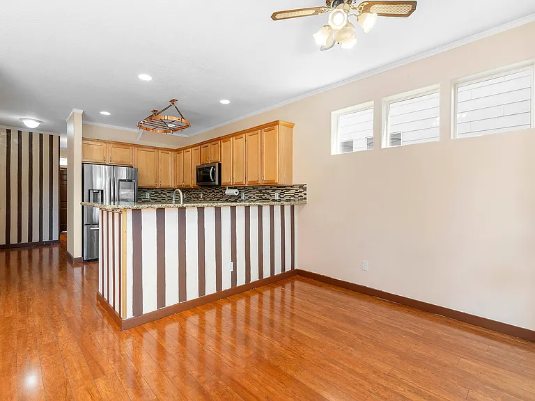 1639 SW Wright Pl — Photo 16
