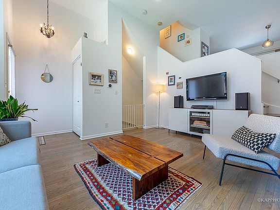 5th image of 3651 W Cornelia Ave Unit B